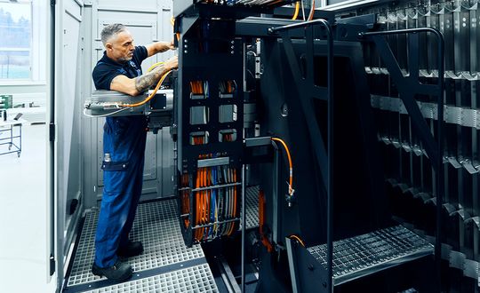 Geräumiger Wartungsbereich der WH 10000 für einen schnellen Service. Geräumiger Wartungsbereich der WH 10000 für einen schnellen Service.